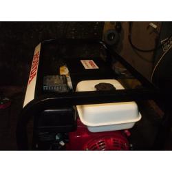 (V) 3.5KVA TOP OF THE RANGE GENUINE HONDA GENERATOR WITH LOW OIL SHUTDOWN