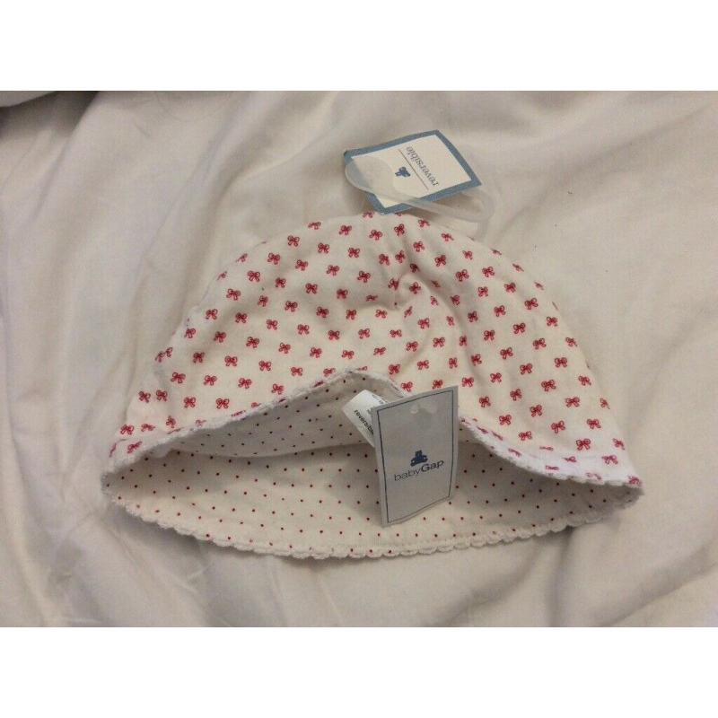 Babygap baby hat, unused 12-18m