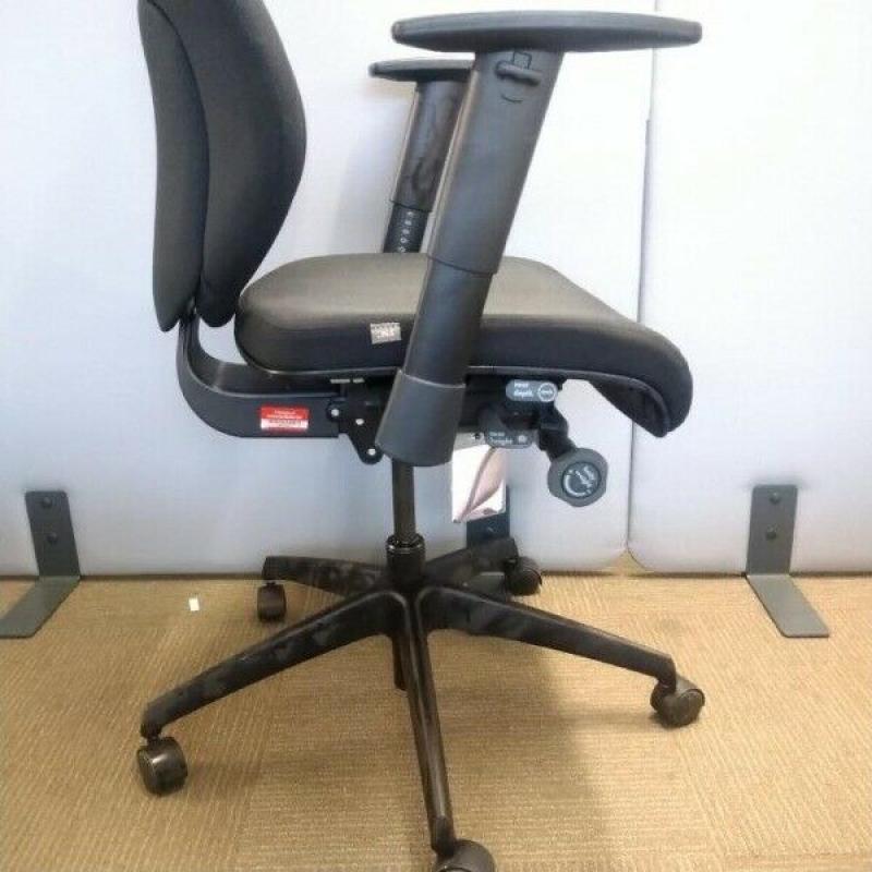 Komac Key Task Chair by Boss Design, Fully Loaded, Armrests, Black