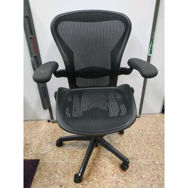 Herman miller Aeron Size B fully loaded free delivery today