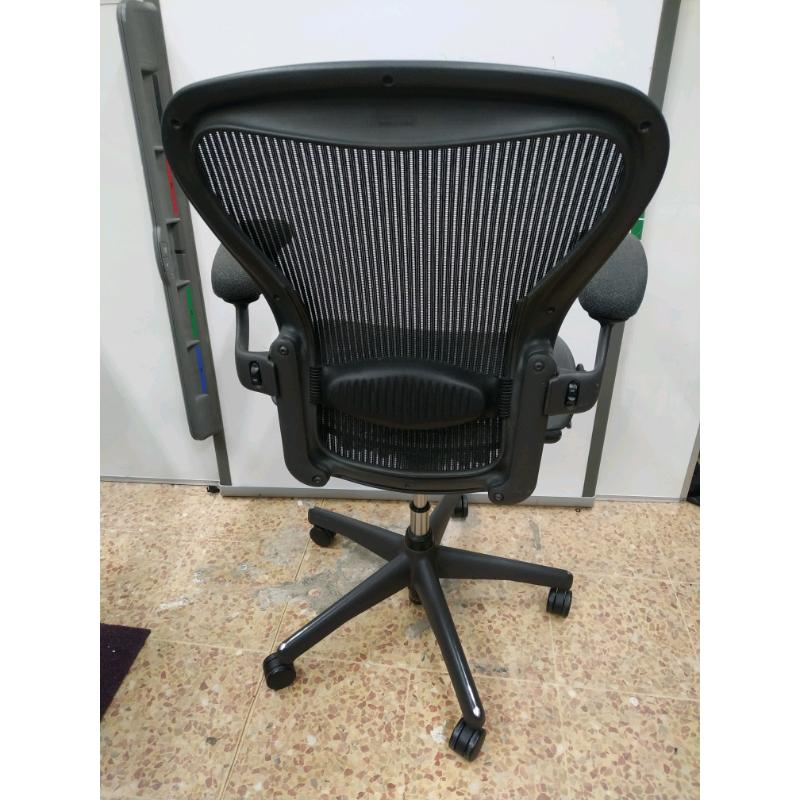 Herman miller Aeron Size B fully loaded free delivery today