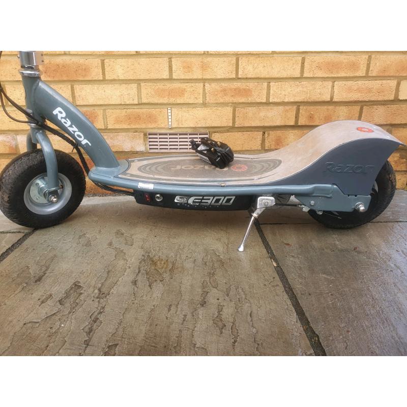 Razor E300 electric scooter local delivery available