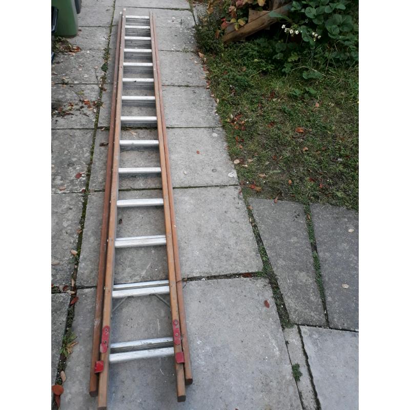 Clima Wood and Alloy Extending Ladder