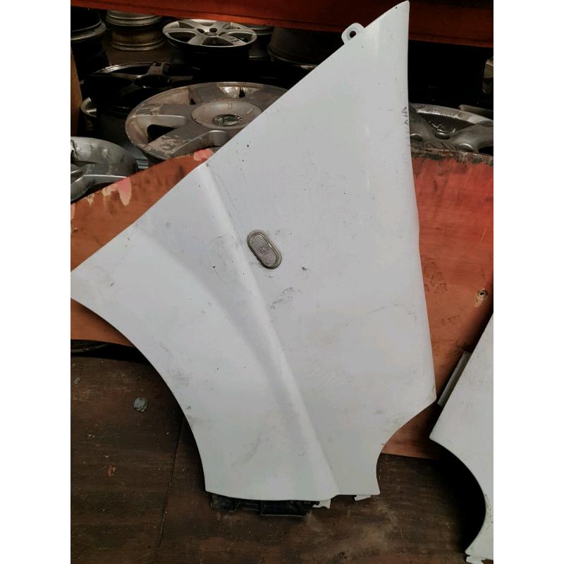 Vauxhall Vivaro side front wing white drivers or passenger side 2004+