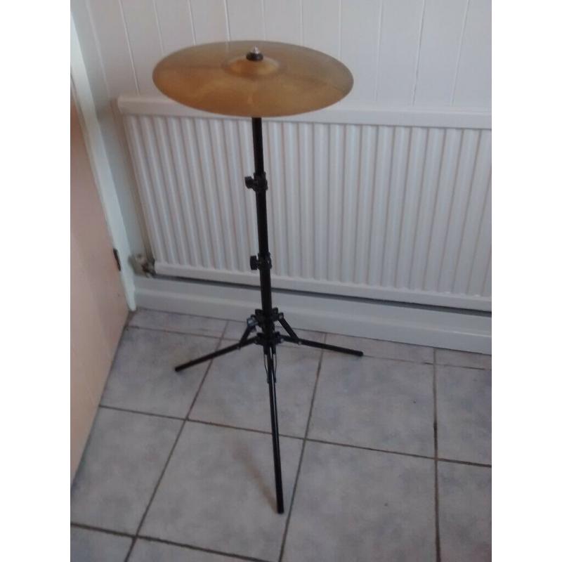 CYMBAL ON STAND