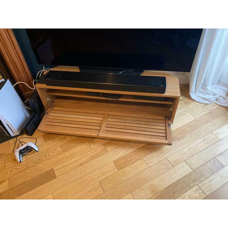 Oiled oak corner TV stand with slatted front