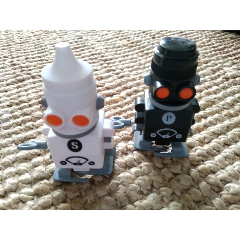 Wind up racing fun salt and pepper shakers NEW Christmas Fun