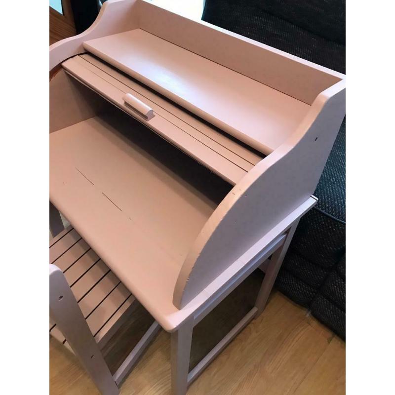 Child desk