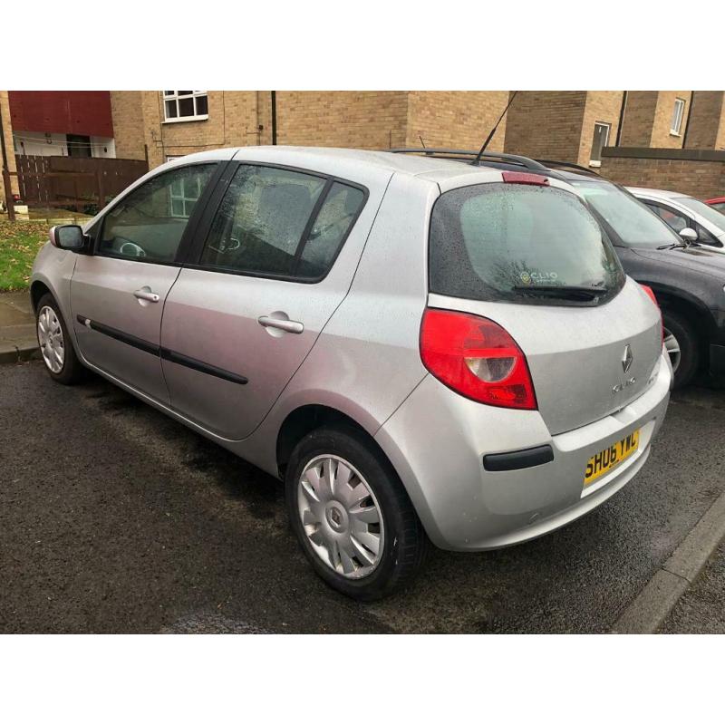 ??2006 Renault Clio 1.6 petrol automatic ??