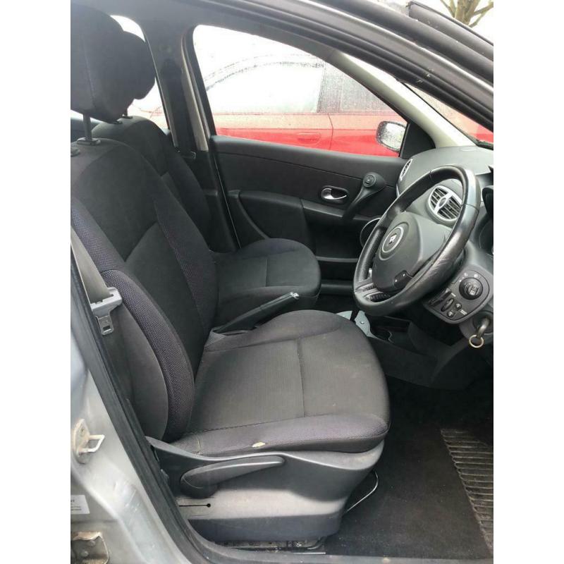 ??2006 Renault Clio 1.6 petrol automatic ??