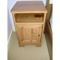 BROWN BEDSIDE TABLE & NIGHTSTAND - Square End Table - 63cm (Height) x 35cm (Depth) x 36cm (Length)