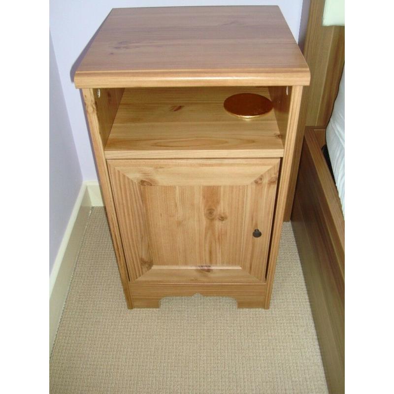 BROWN BEDSIDE TABLE & NIGHTSTAND - Square End Table - 63cm (Height) x 35cm (Depth) x 36cm (Length)