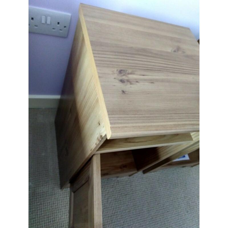 BROWN BEDSIDE TABLE & NIGHTSTAND - Square End Table - 63cm (Height) x 35cm (Depth) x 36cm (Length)