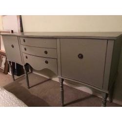 Shabby chic chest of drawers / cupboard