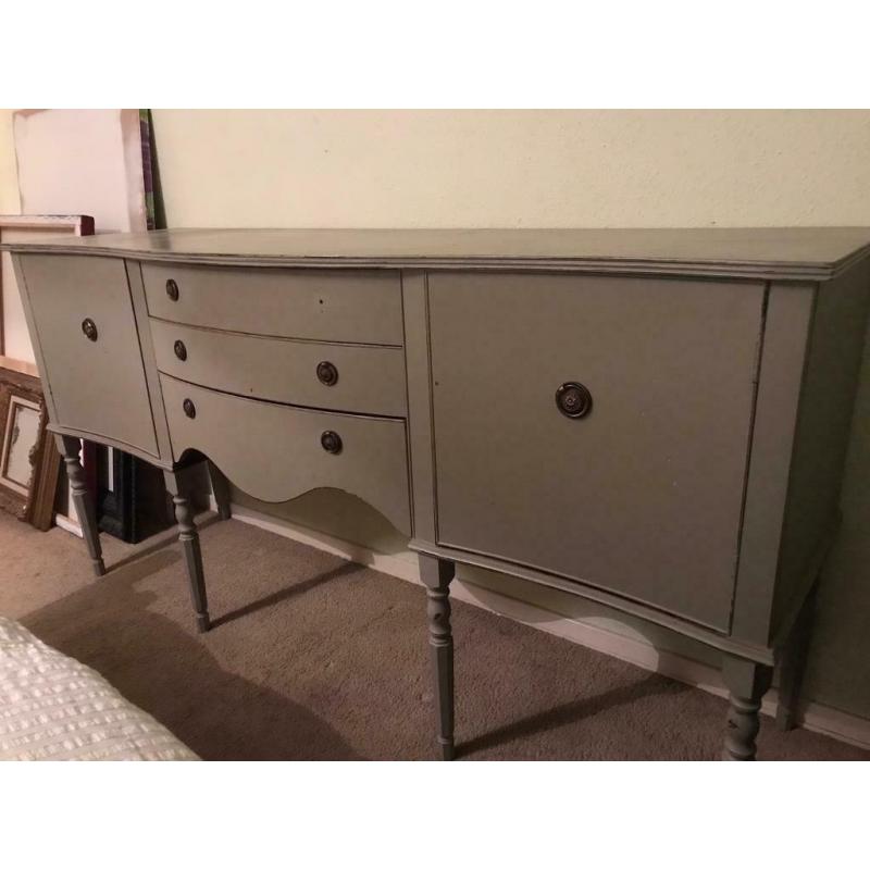 Shabby chic chest of drawers / cupboard