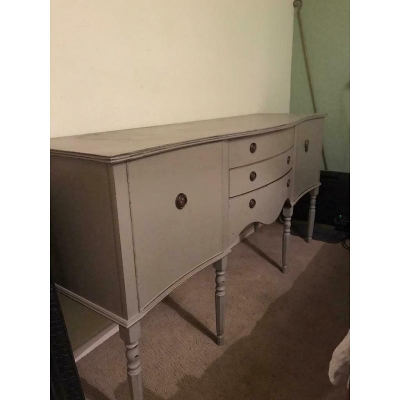 Shabby chic chest of drawers / cupboard