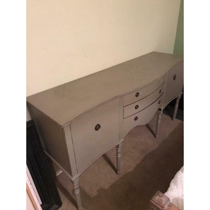 Shabby chic chest of drawers / cupboard