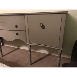 Shabby chic chest of drawers / cupboard