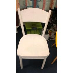 WHITE WOOD CHAIR