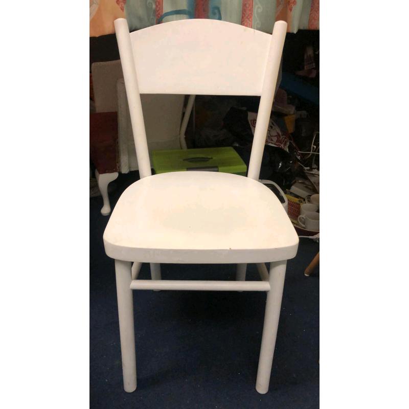 WHITE WOOD CHAIR