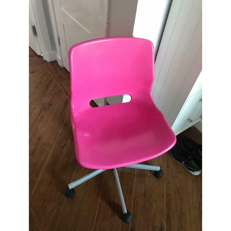 Pink swivel ikea chair as new