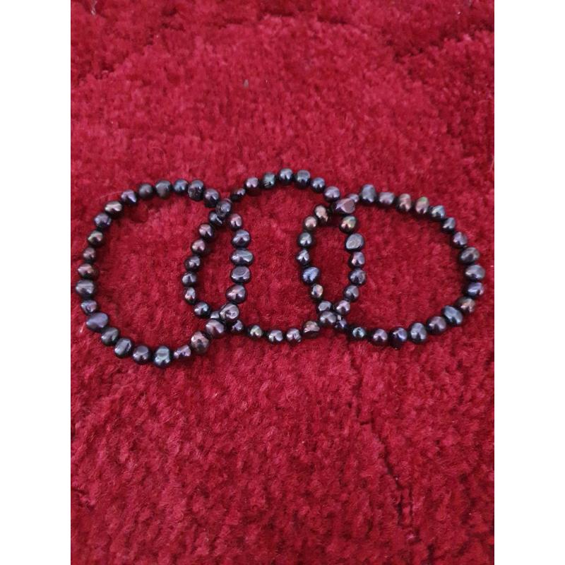 Black pearl bracelet