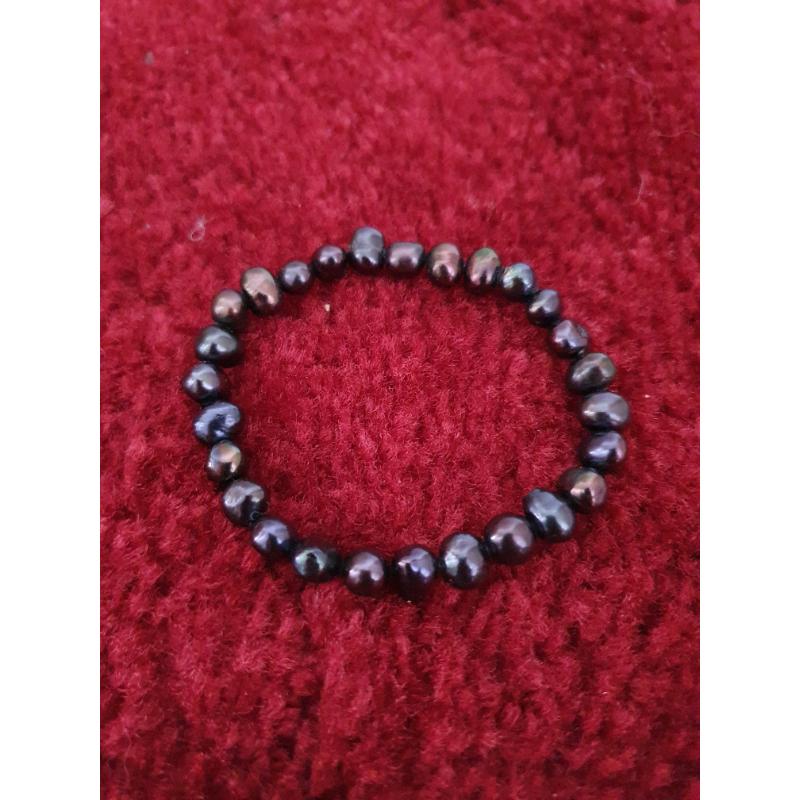 Black pearl bracelet