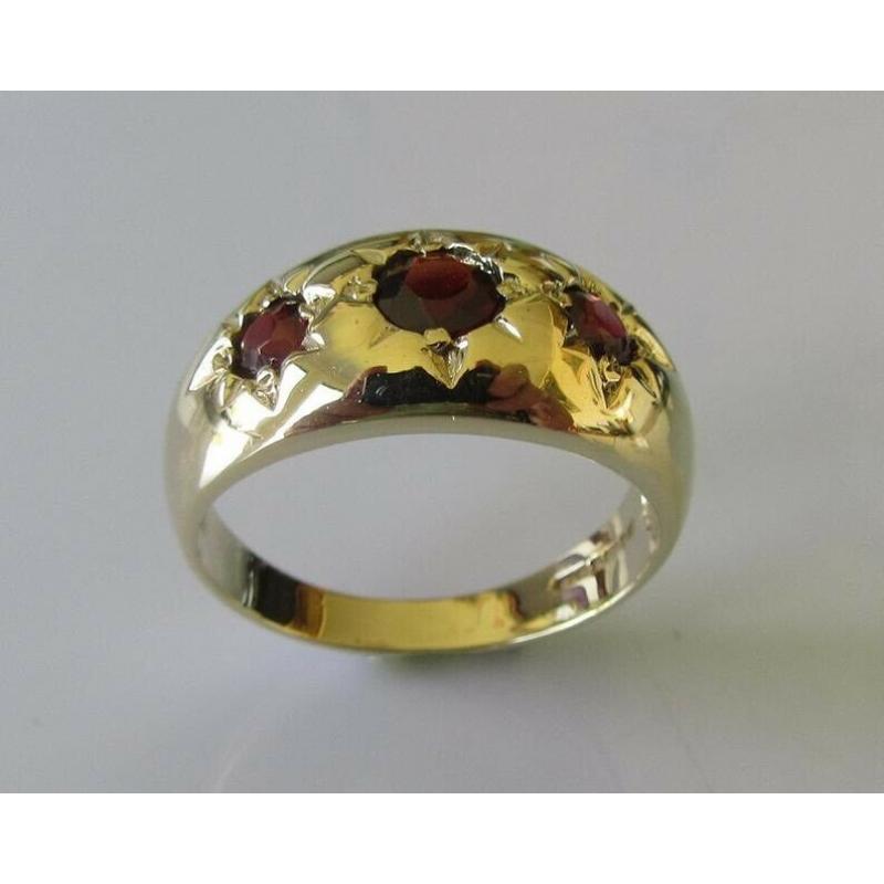 Vintage 9ct Gold 3 Stone Garnet Gypsy Ring Size N