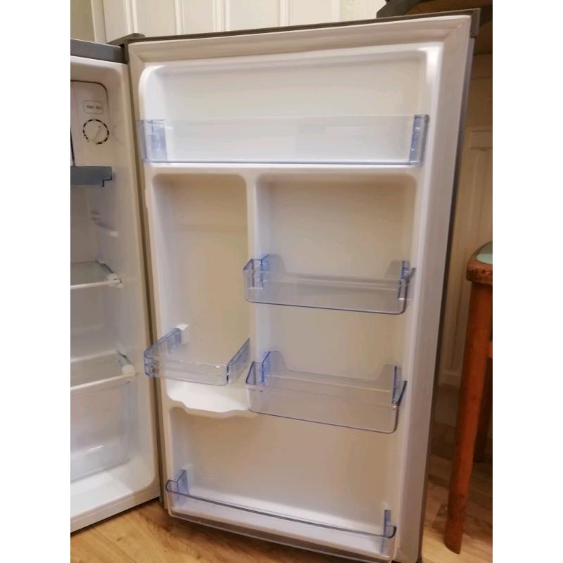 Good as New Fridgemaster MUR4892MS Fridge - Ice Box - A+ Rated