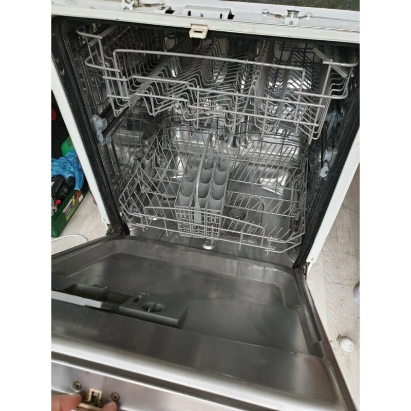 Integrated dishwasher and fridge