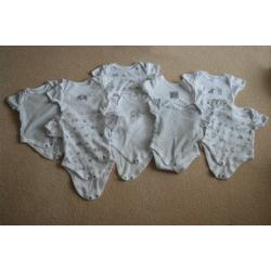 Bundle of baby clothes C (0-3 months)