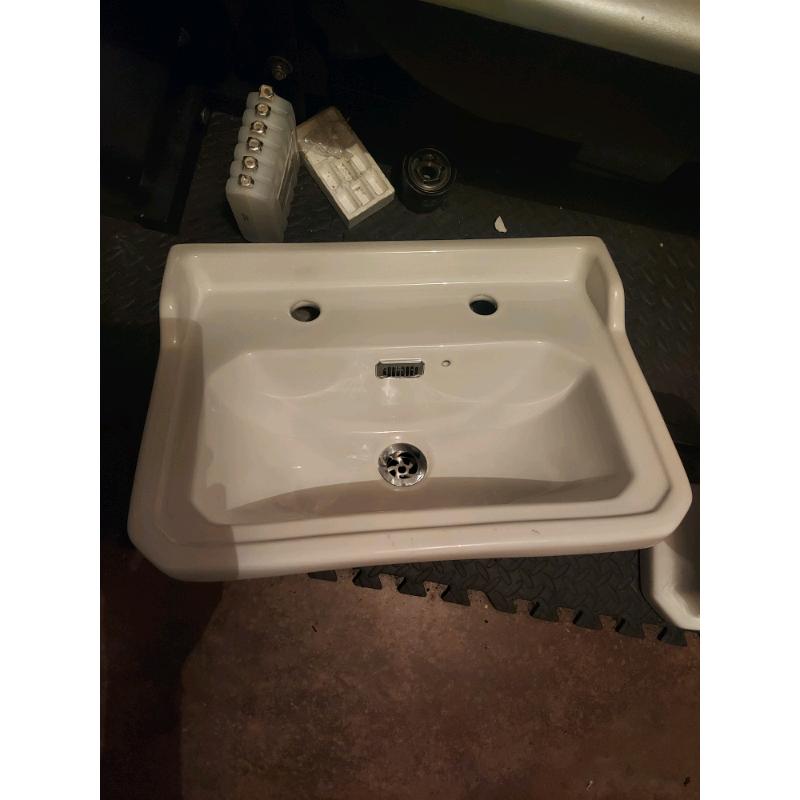 Bathroom sink