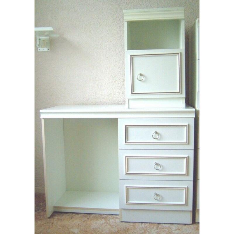 Bedroom Furniture Units (Six Pieces)