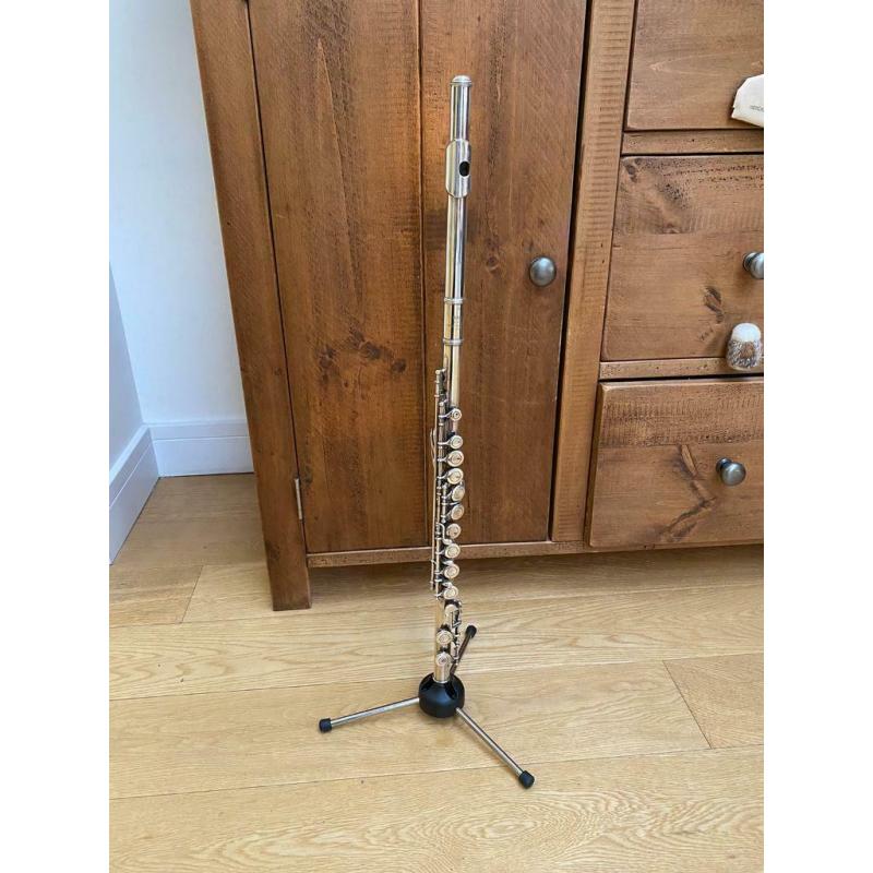 Flute, stand and music stand