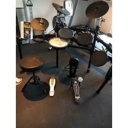 ROLAND DIGITAL DRUM KIT