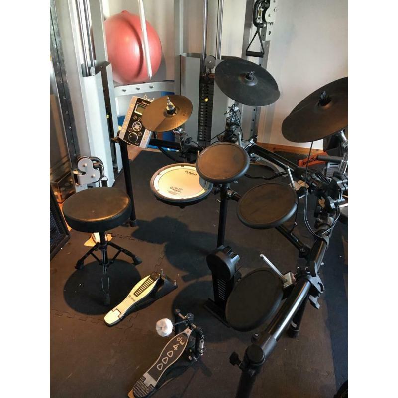 ROLAND DIGITAL DRUM KIT