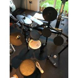 ROLAND DIGITAL DRUM KIT