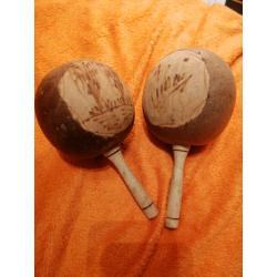 2 Cuban maracas