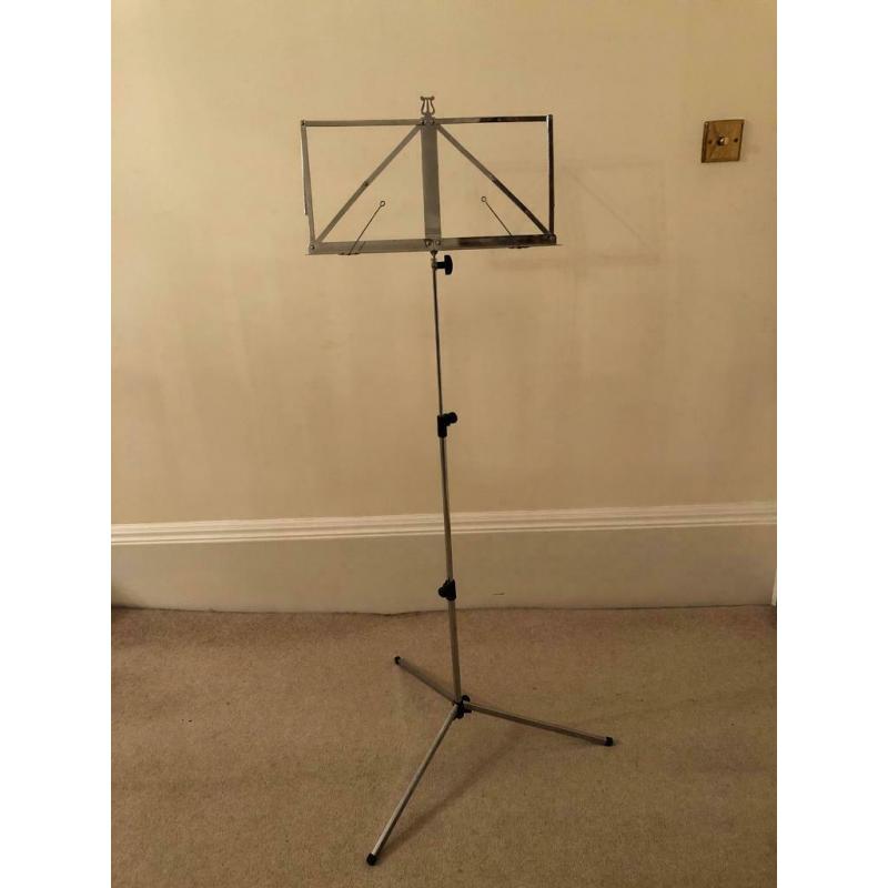 Foldable music stand