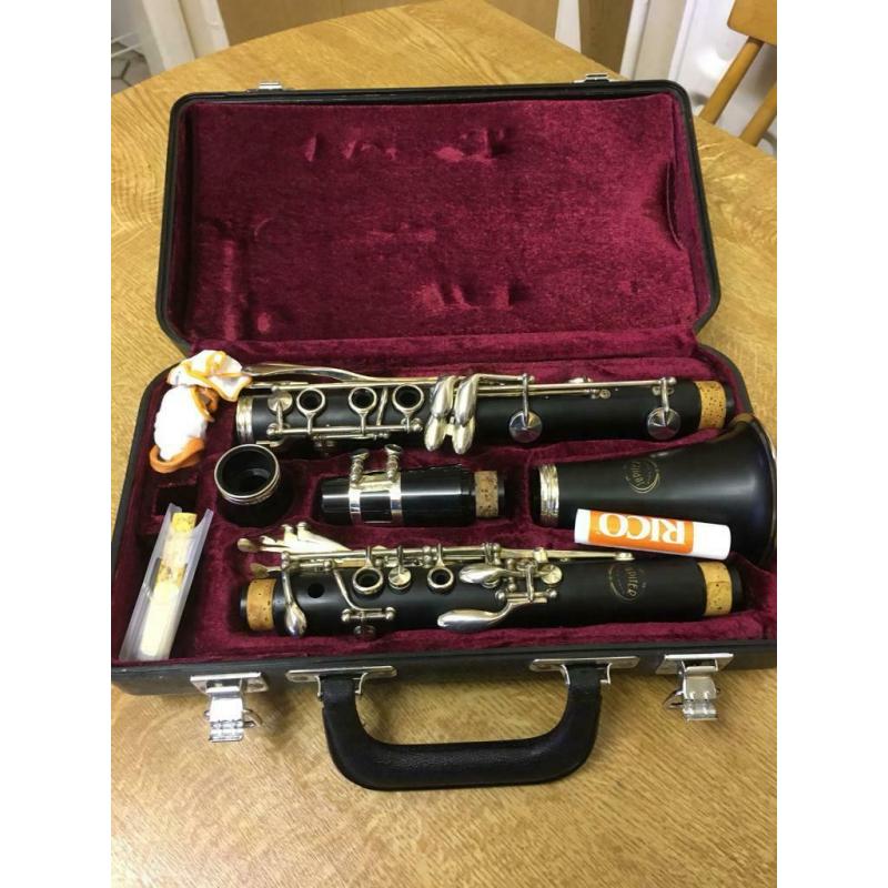 Jupiter clarinet with Stagg stand