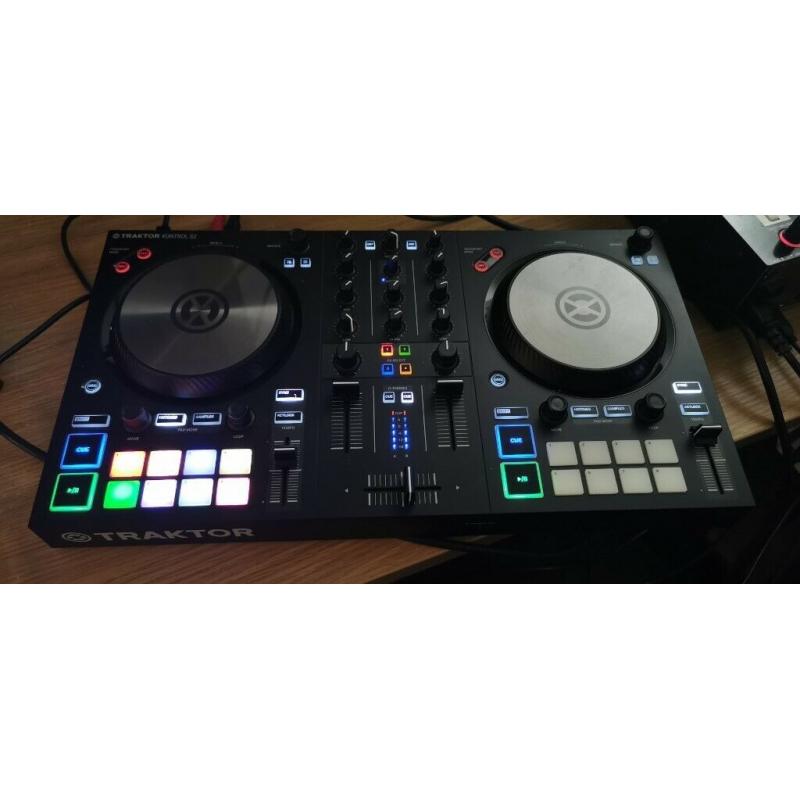 Traktor S2 MK3 Dj Controller, Boxed