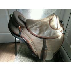 Barefoot Cheyenne Treeless Saddle