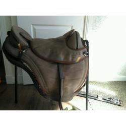 Barefoot Cheyenne Treeless Saddle