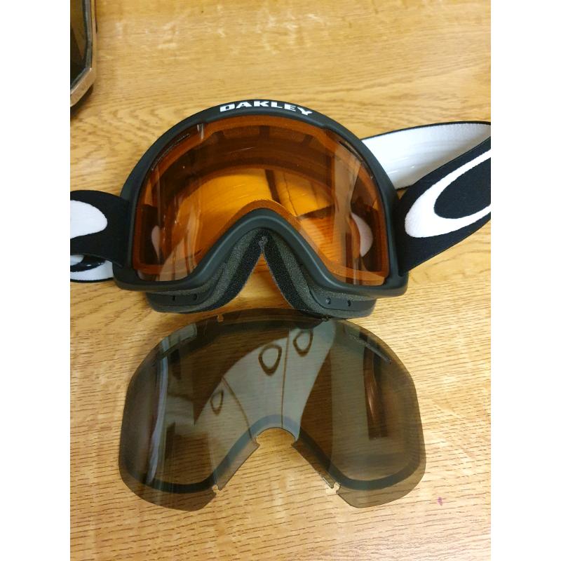 Skiing goggles with bag gold plate and black visors