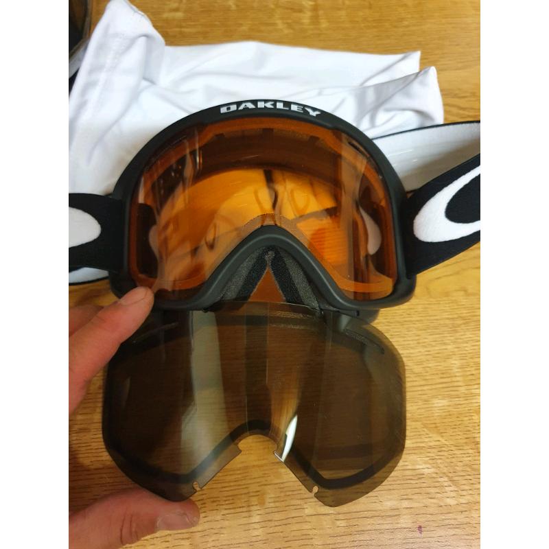 Skiing goggles with bag gold plate and black visors