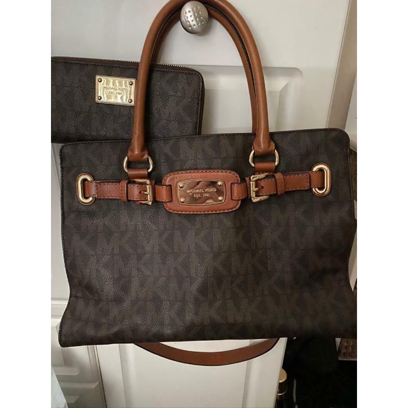 Michael kors bag and purse like new