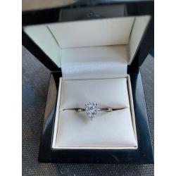 18ct White Gold Diamond Ring Engagement Ring BRAND NEW 0.70ct Diamonds