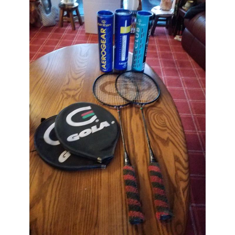 2 GOLA BADMINTON RACQUETS, 2 HEAD CASES & 19 SHUTTLECOCKS