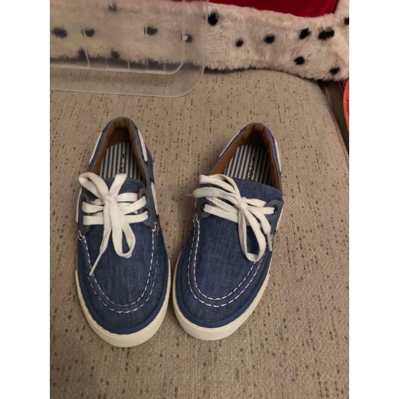 Boys shoes