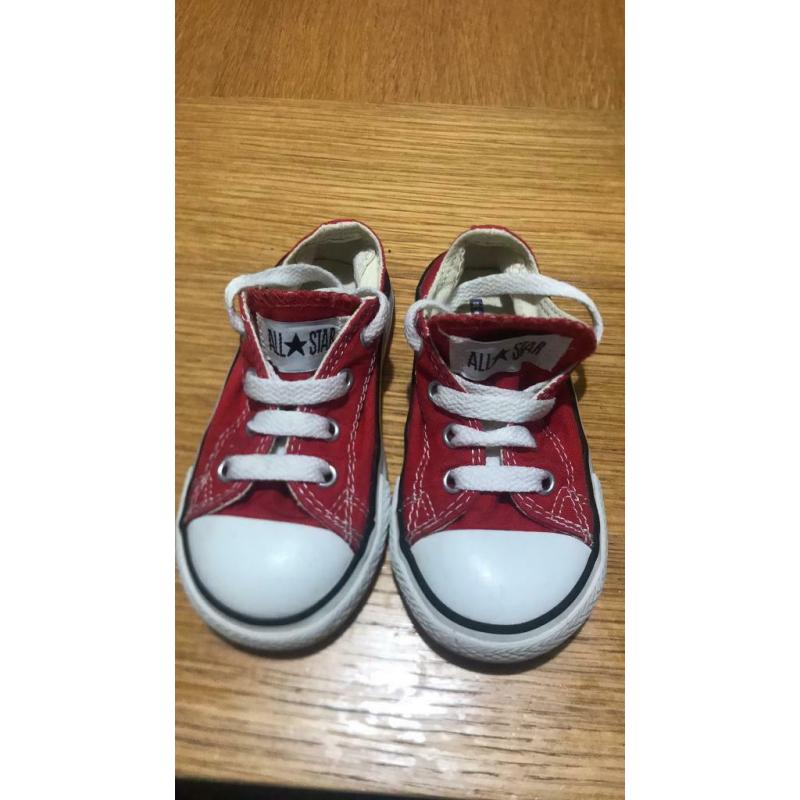 Kids converse (size 7) in immaculate condition